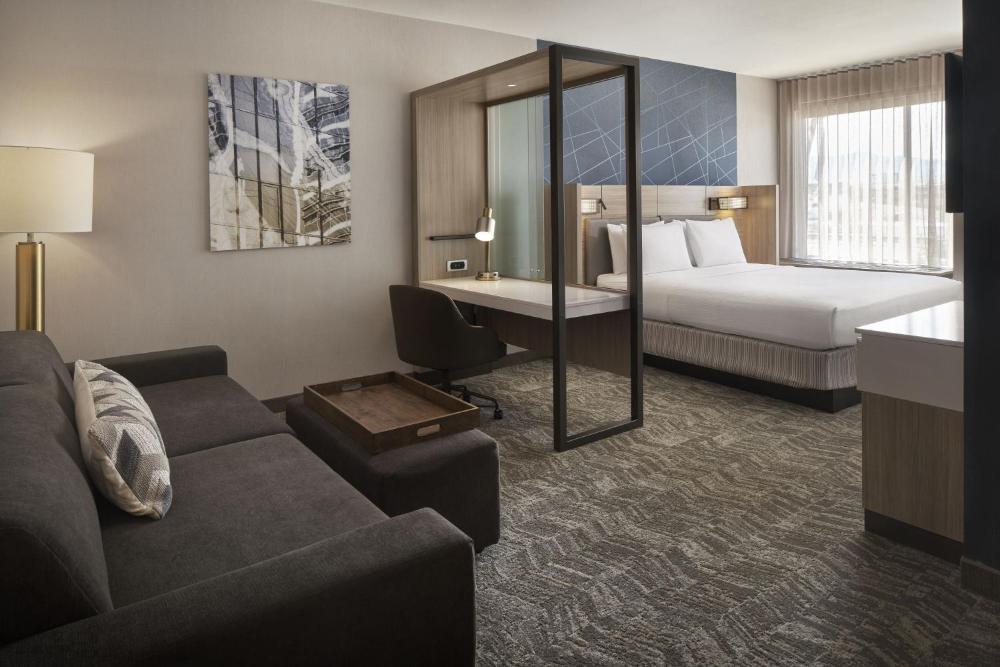 King Suite with Trundle Bed interior